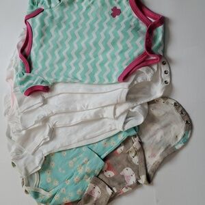 GERBER baby Onesies (7)Assorted Brands  short and long sleeves Size 6-9M